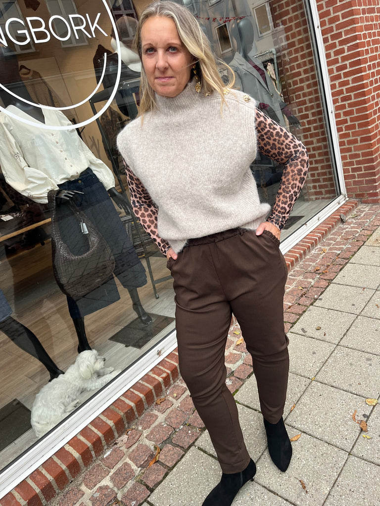 Qnuz 9106 knitted vest gold buttons taupe