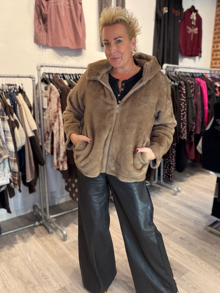 By Engbork Norma faux fur taupe