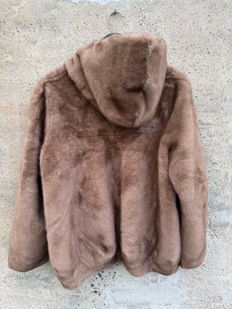 By Engbork Norma faux fur taupe