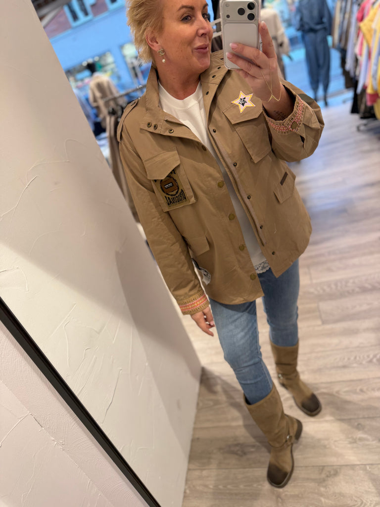 Boho Love B1326 safari jakke sand