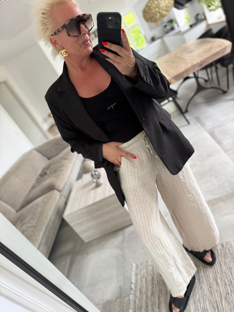 Qnuz 9069 Dolly bukser striped linen beige