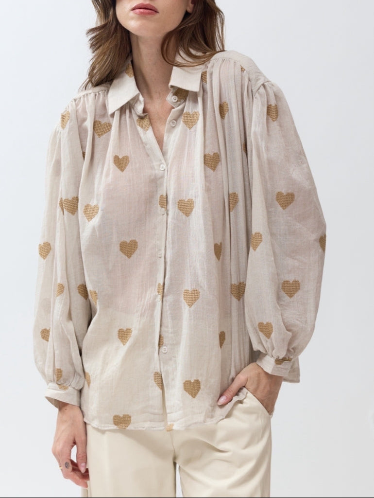 QNUZ 9102 Embrodery skjorte hearts taupe