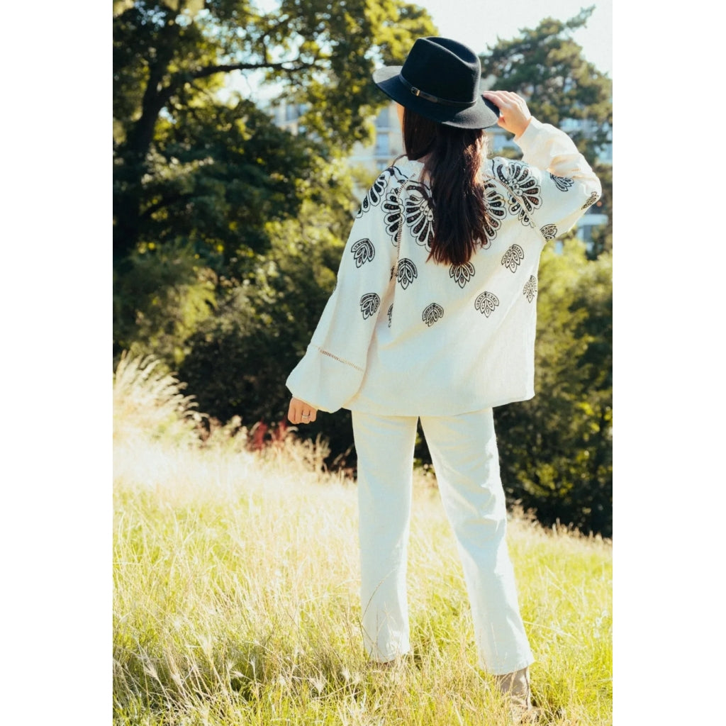 QNUZ 9249 Embrodery skjorte black white