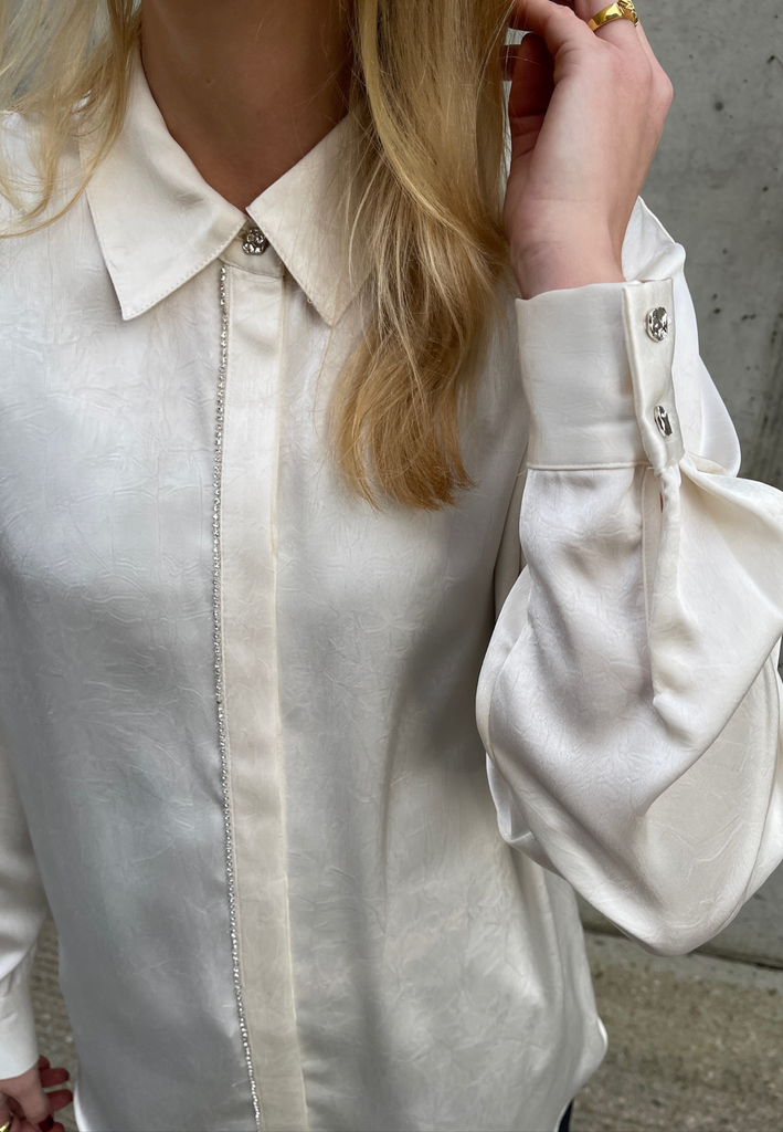 Love & Divine love1474 shirt cream