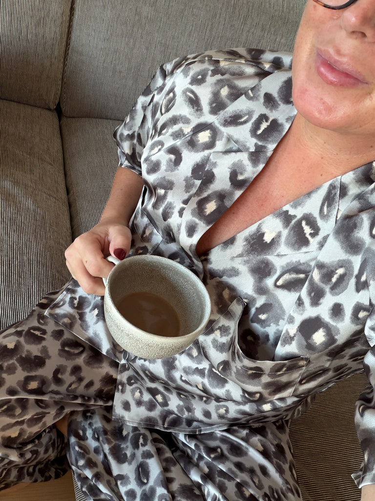 Love & Divine love1176-3 bukser blurred leo