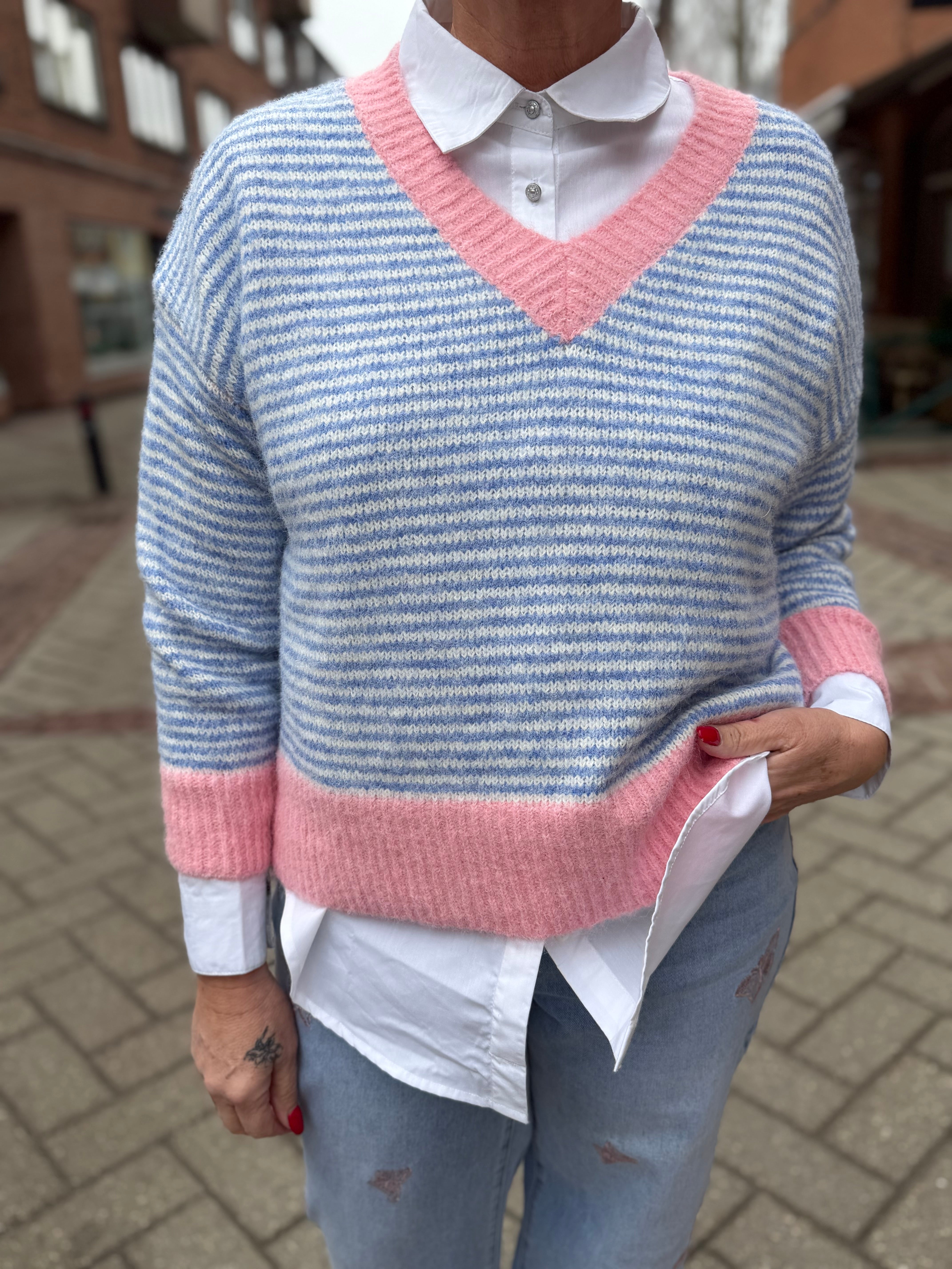 By Engbork Verni strik v- neck stripe