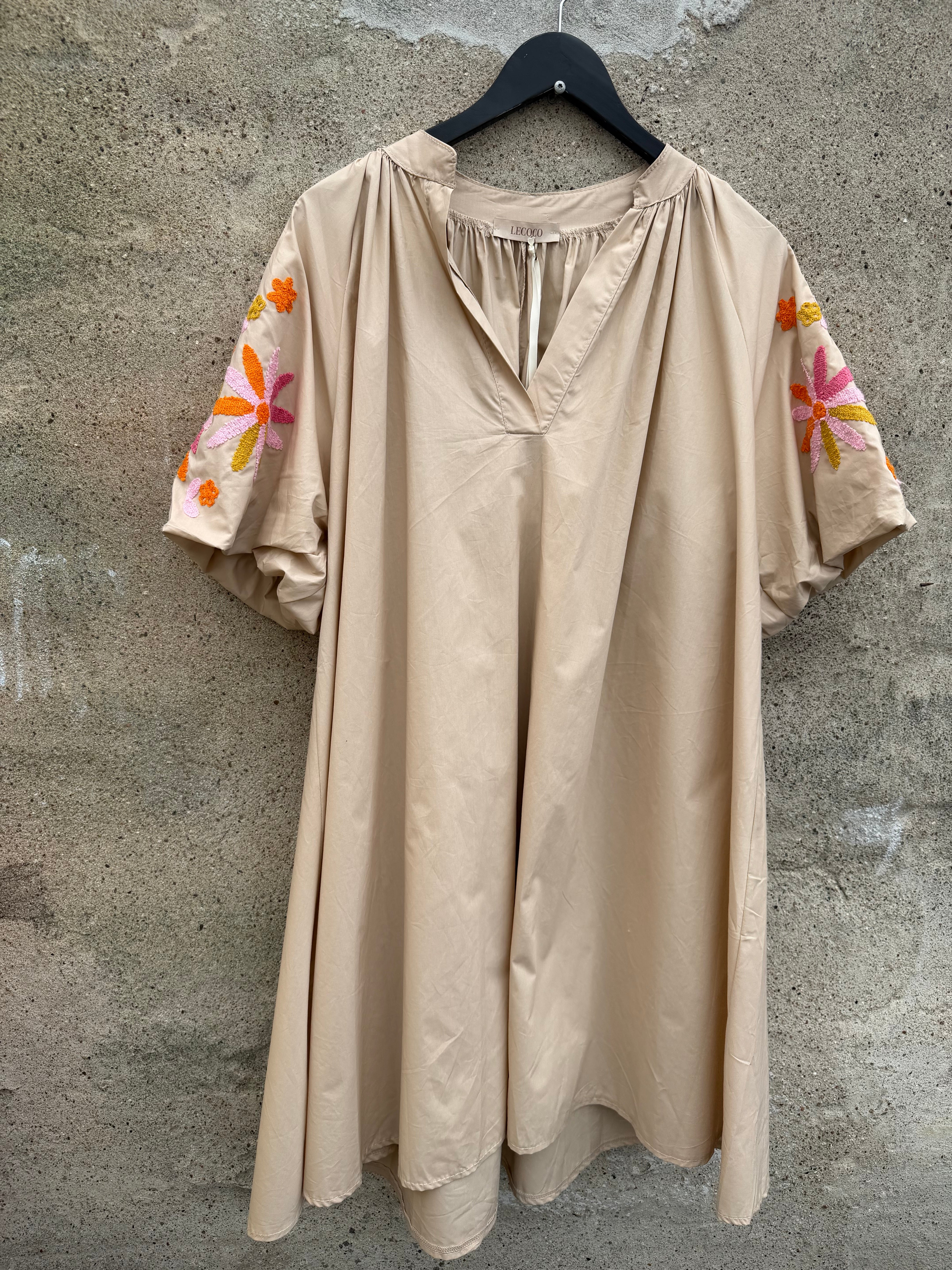 LECOCO 35240 Ingrid dress beige