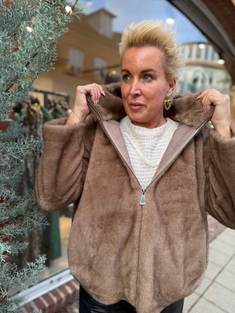 By Engbork Norma faux fur taupe