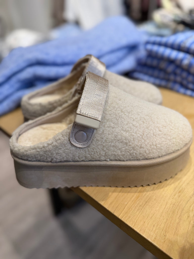 Qnuz 7752 sheep shoe beige