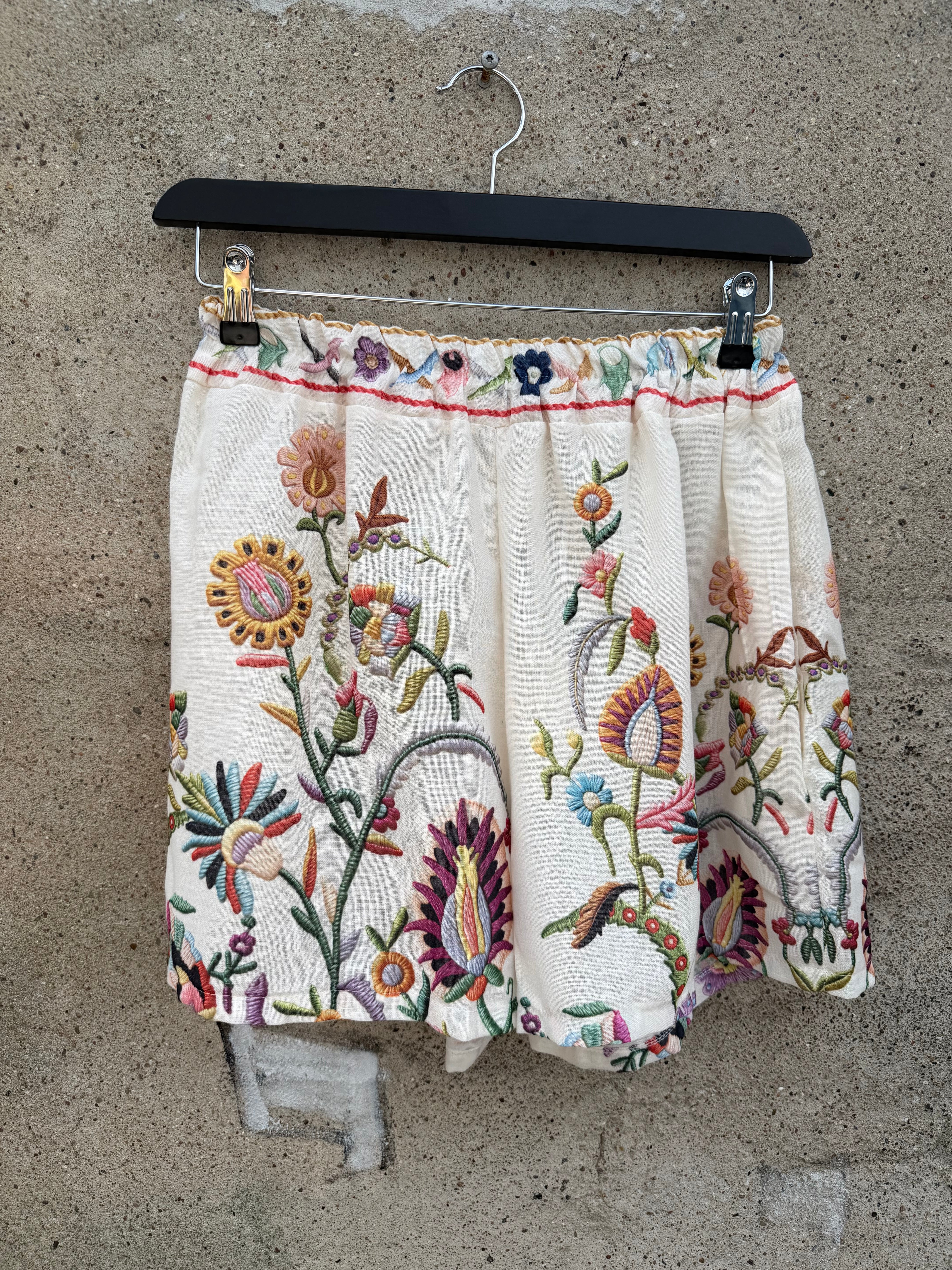 Floral print shorts creme