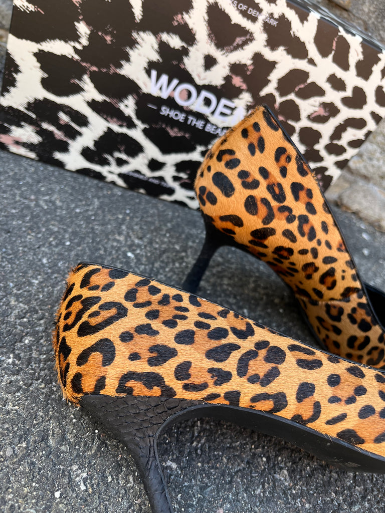 Woden Laura Leo 327 leopard