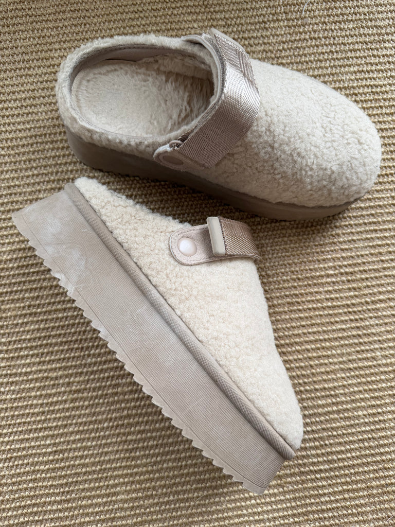 Qnuz 7752 sheep shoe beige