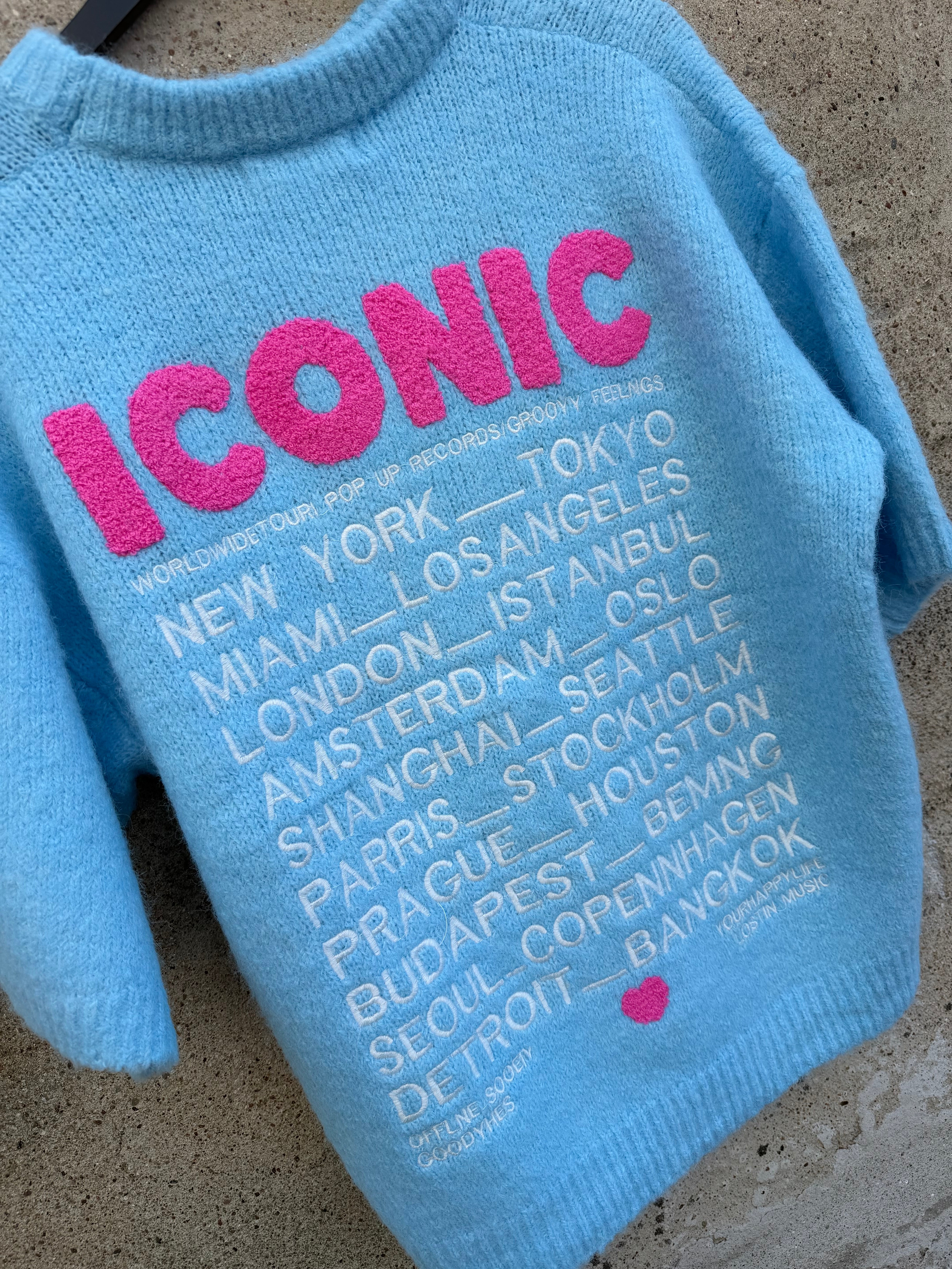 By Engbork iconic strik light blue