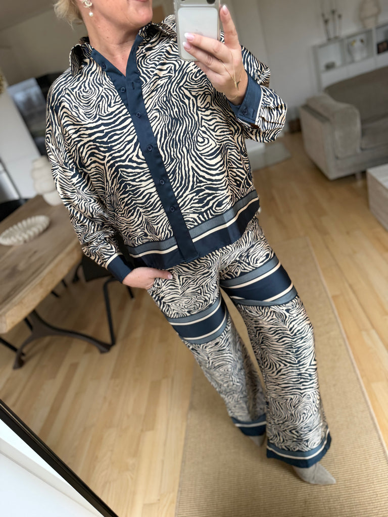 Love & Divine love1393-1 shirt navy zebra