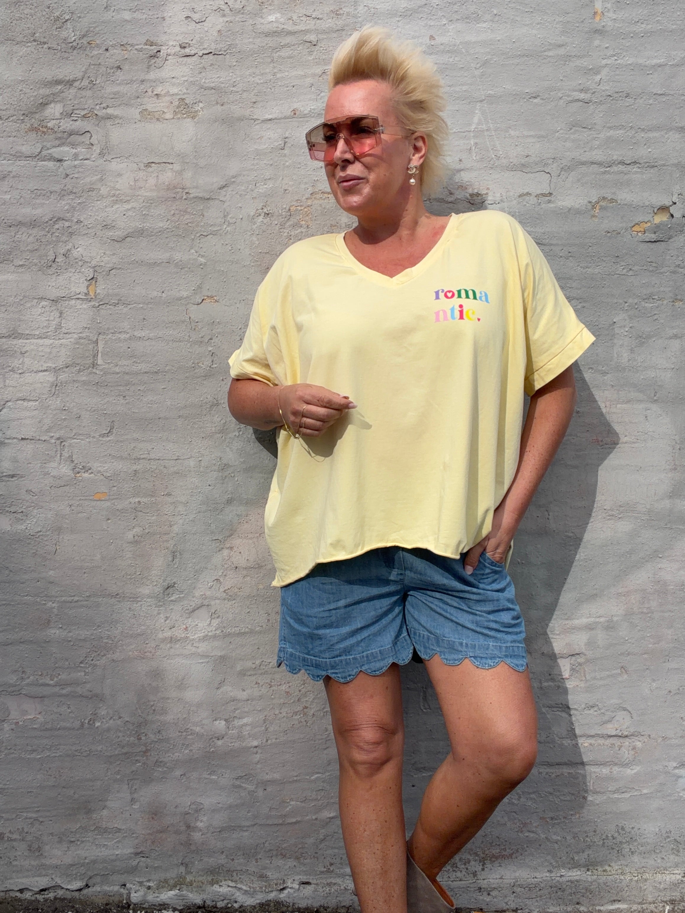 Romantic oversize T-shirt yellow