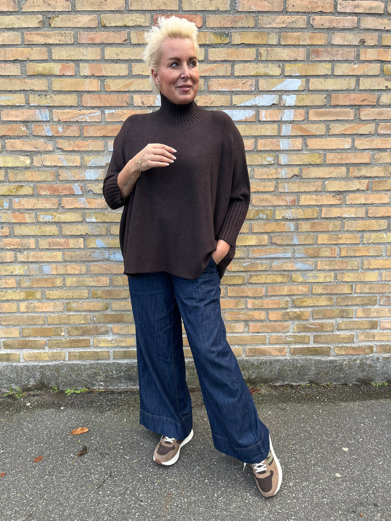 By Engbork Joy strik brown