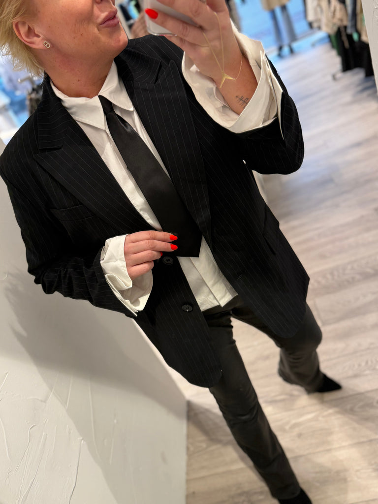 By Engbork slips black