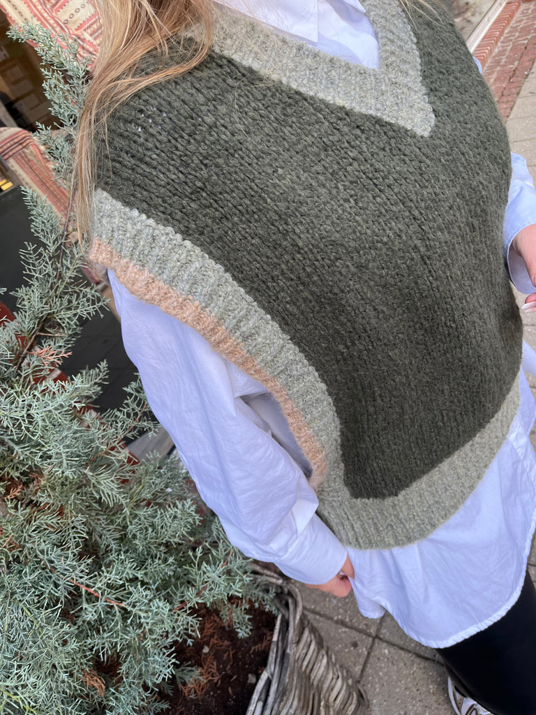 LECOCO 34933 Xenia vest army