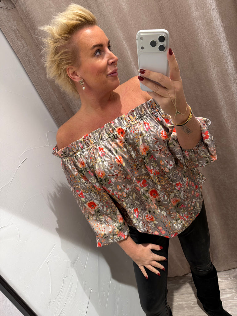 Design By Laerke Elisabeth bluse flower field