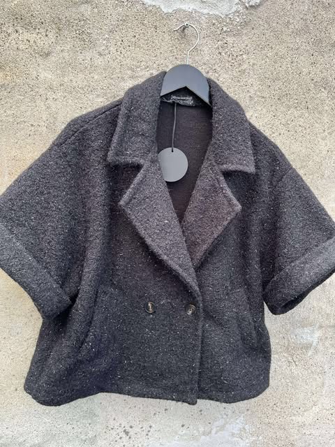 By Engbork Edith jakke SS black