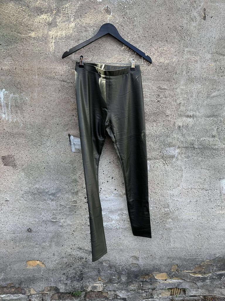 By Engbork Norfy coated leggins olive