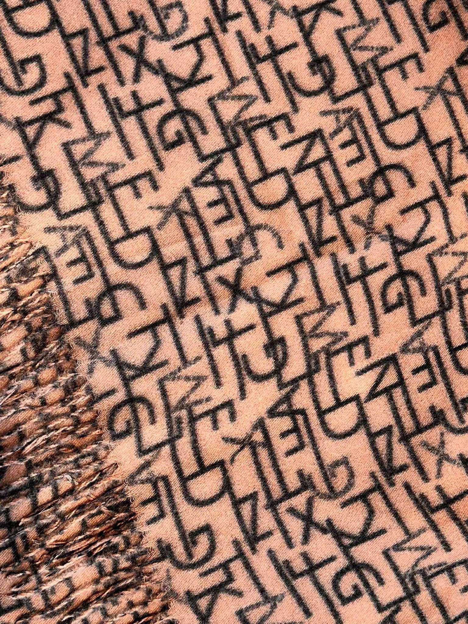 Tørklæde 0252-02 Letters scarf camel