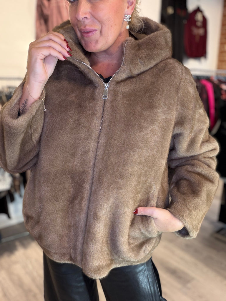 By Engbork Norma faux fur taupe