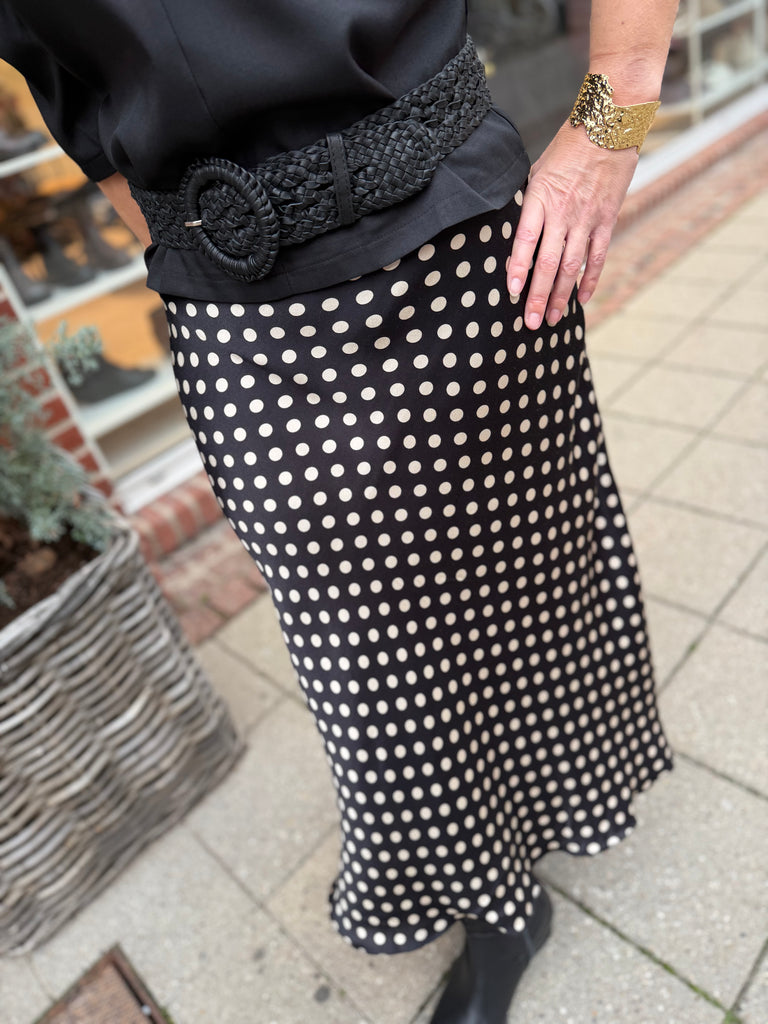 Qnuz 9207 satin skirt big dots black