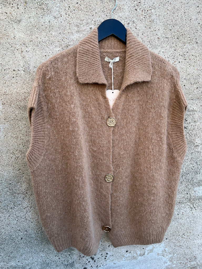 By Engbork Moulder cardigan vest camel