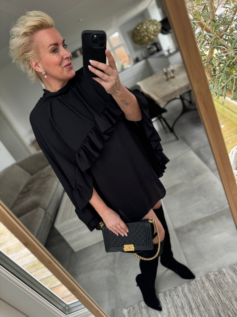 By Engbork Caroline kjole black