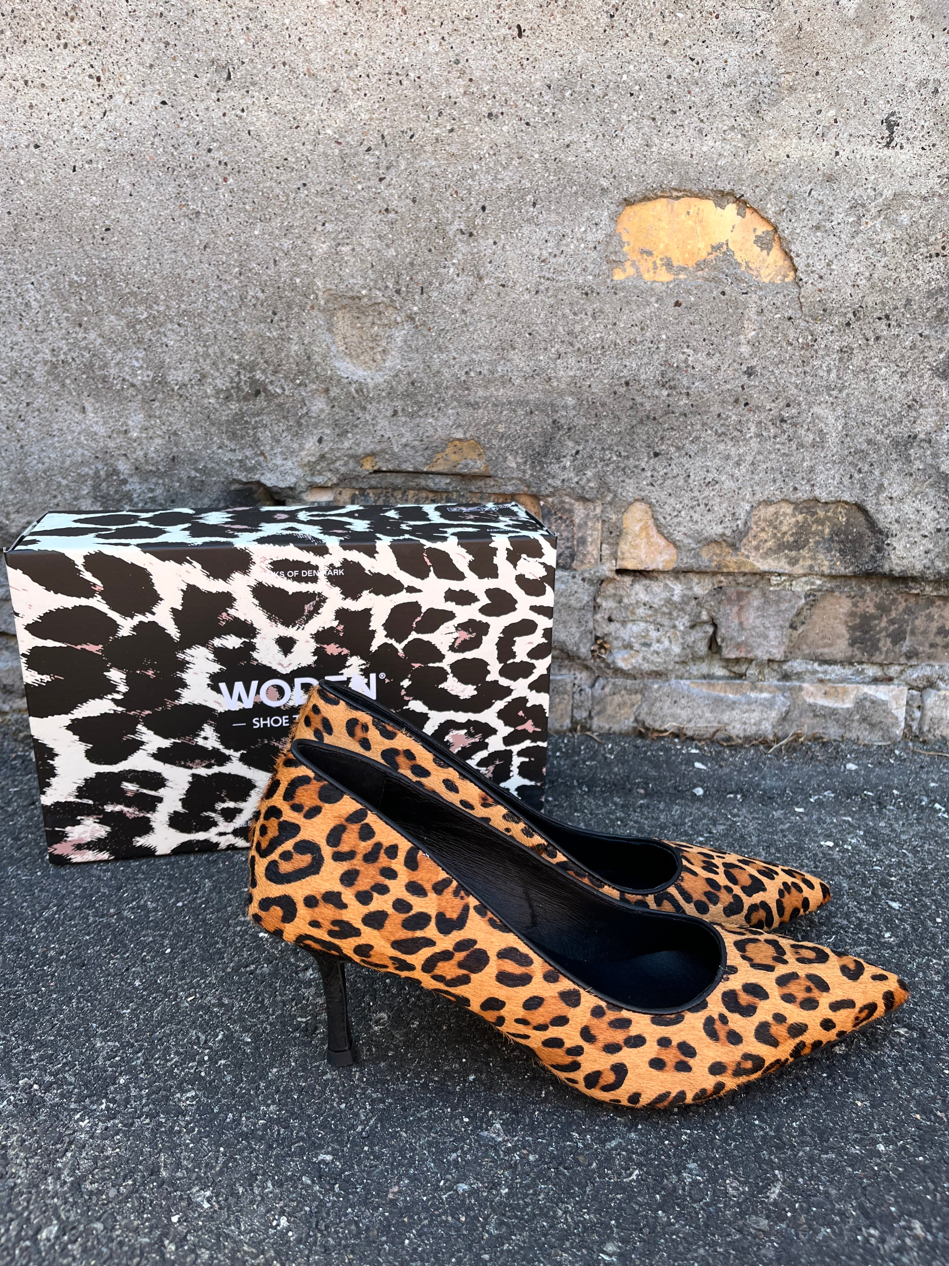Woden Laura Leo 327 leopard