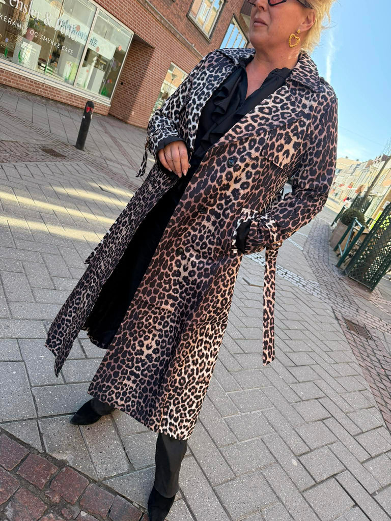 By Engbork Odette long trench coat leo