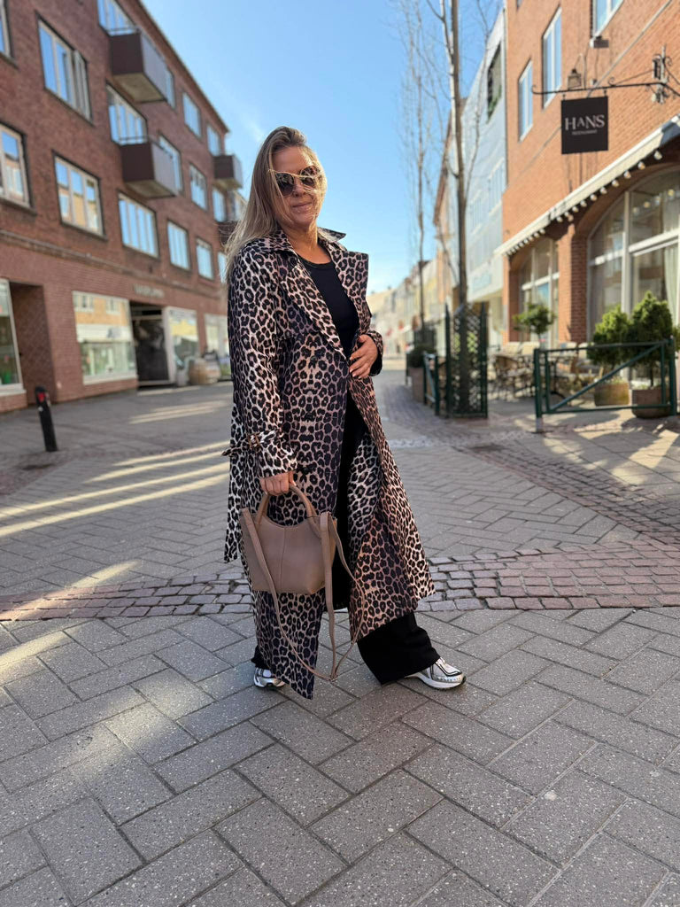 By Engbork Odette long trench coat leo