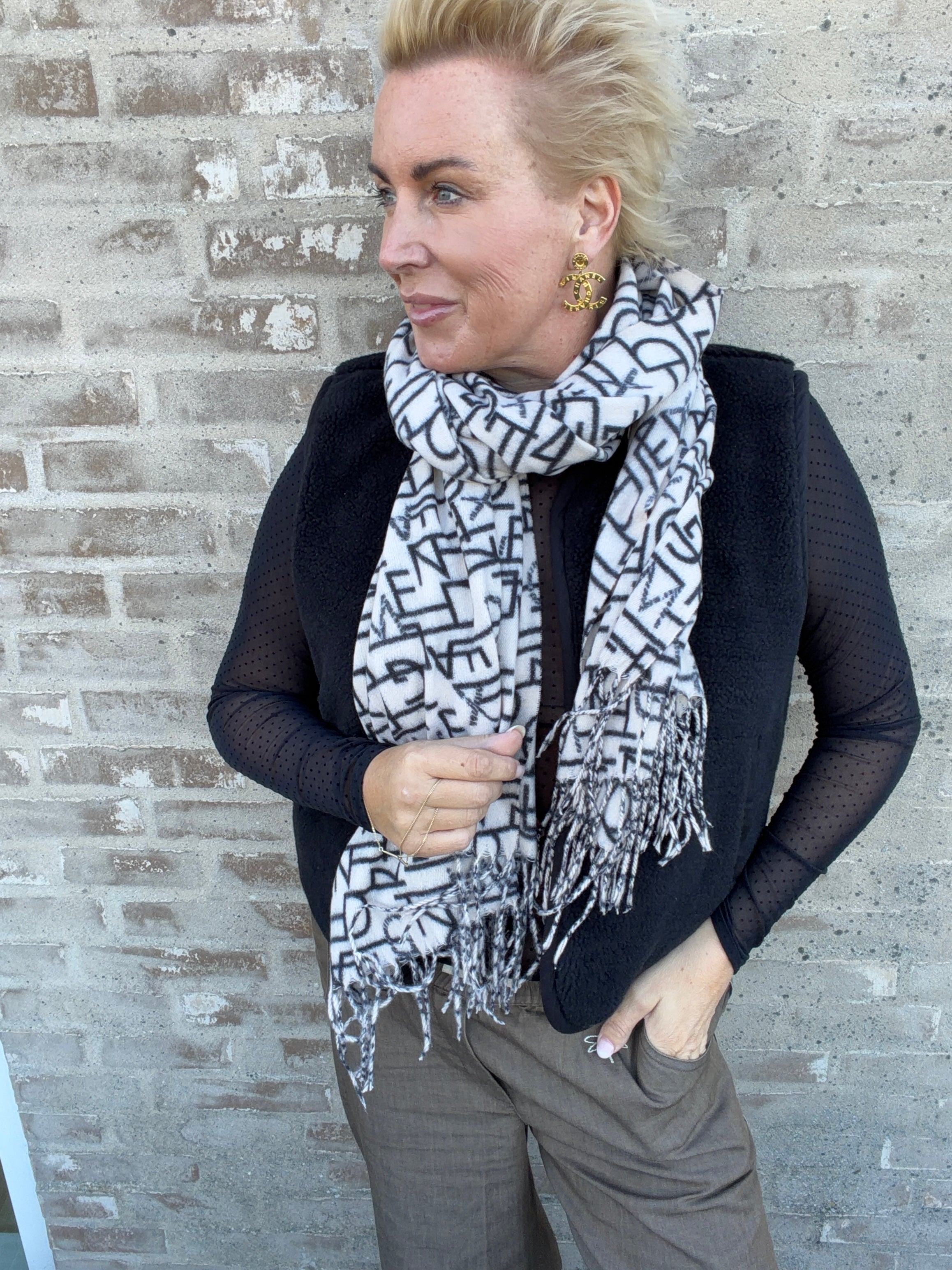 Tørklæde 0252-01 Letters scarf cream