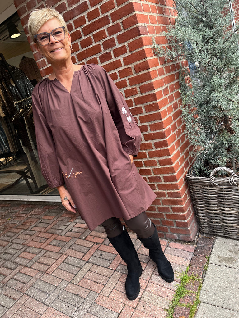 WAUW 10095 The good luck tunic chocolate