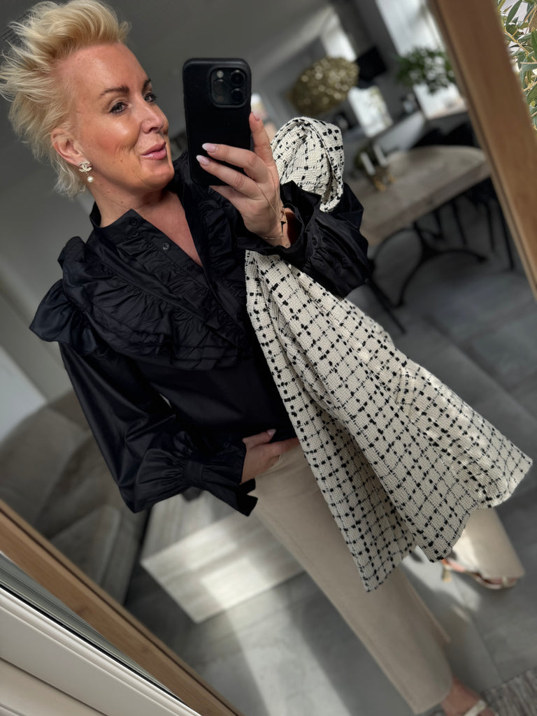 Design By Laerke Joan shirt black