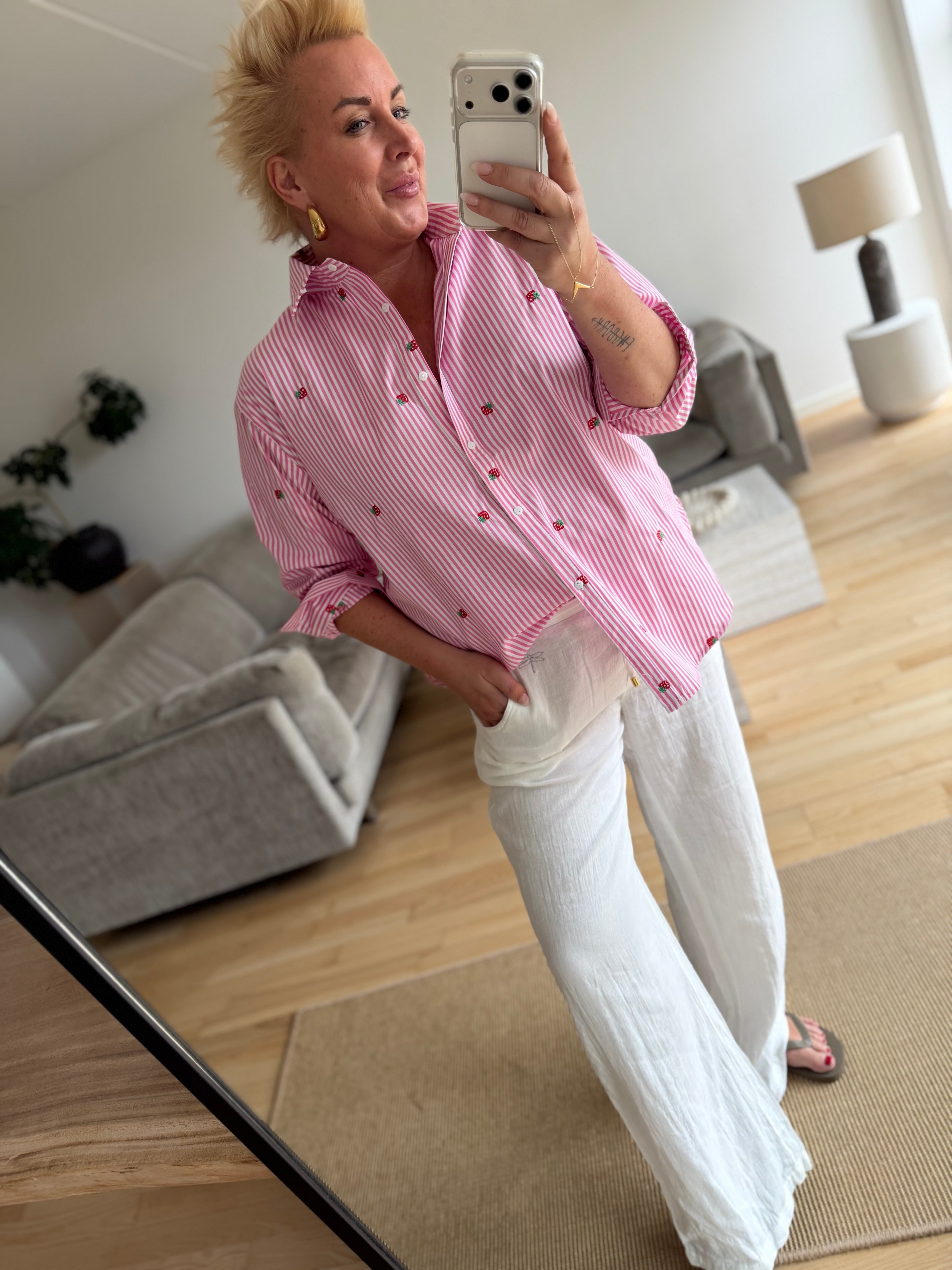 QNUZ 9277 Strawberry shirt bublegum