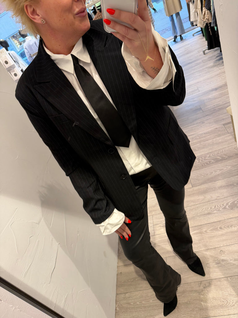 By Engbork slips black