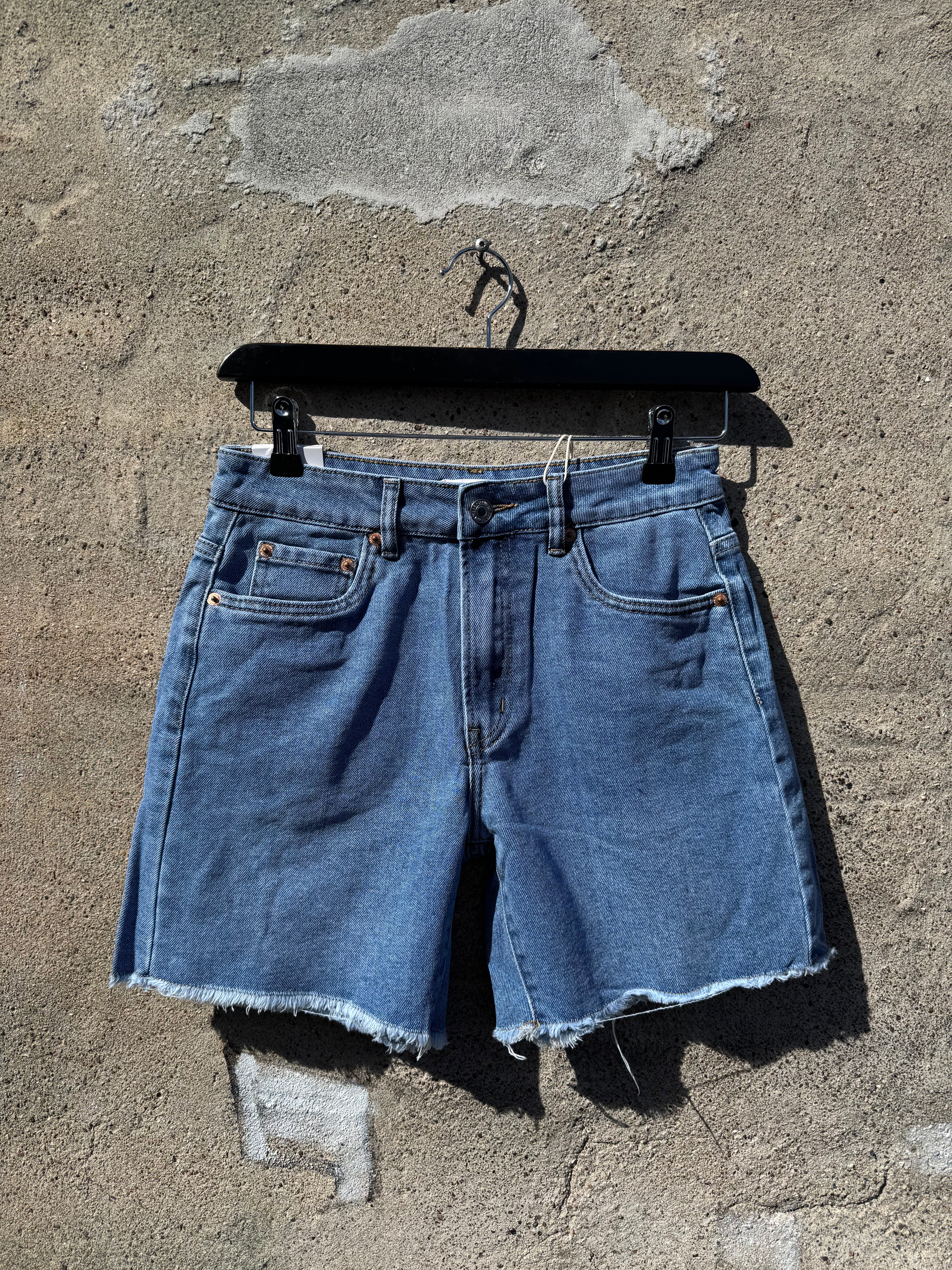 By Engbork 8100 shorts denim blue