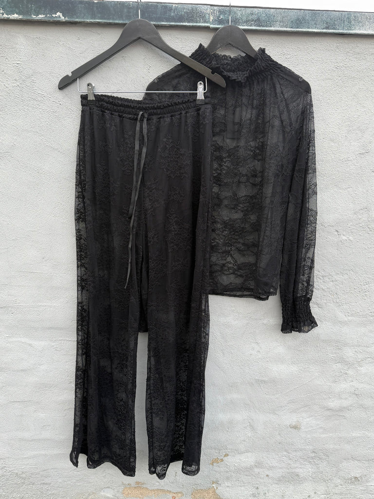 Qnuz 9169 Lace blouse smock black