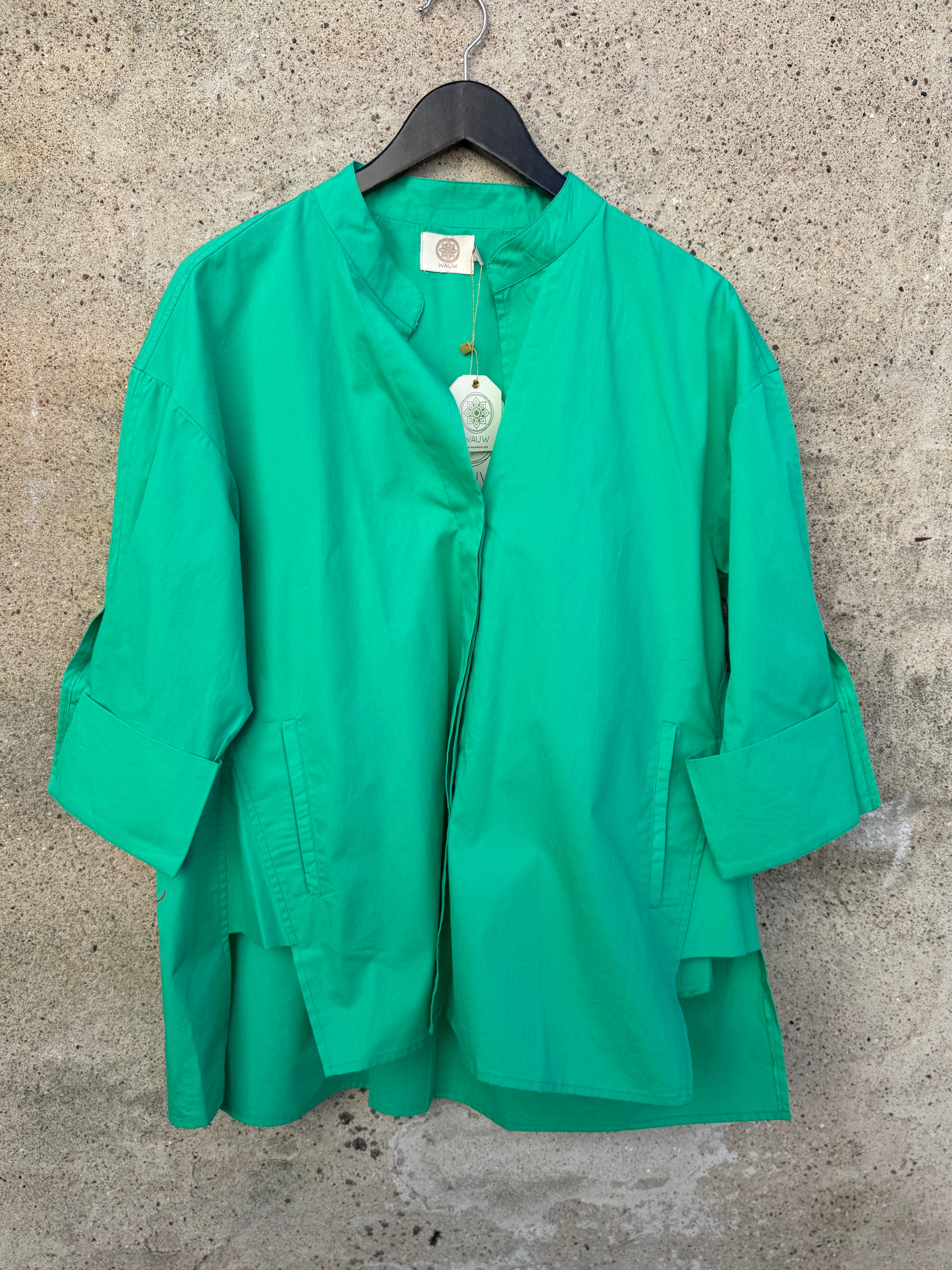 WAUW Luna shirt lobster green