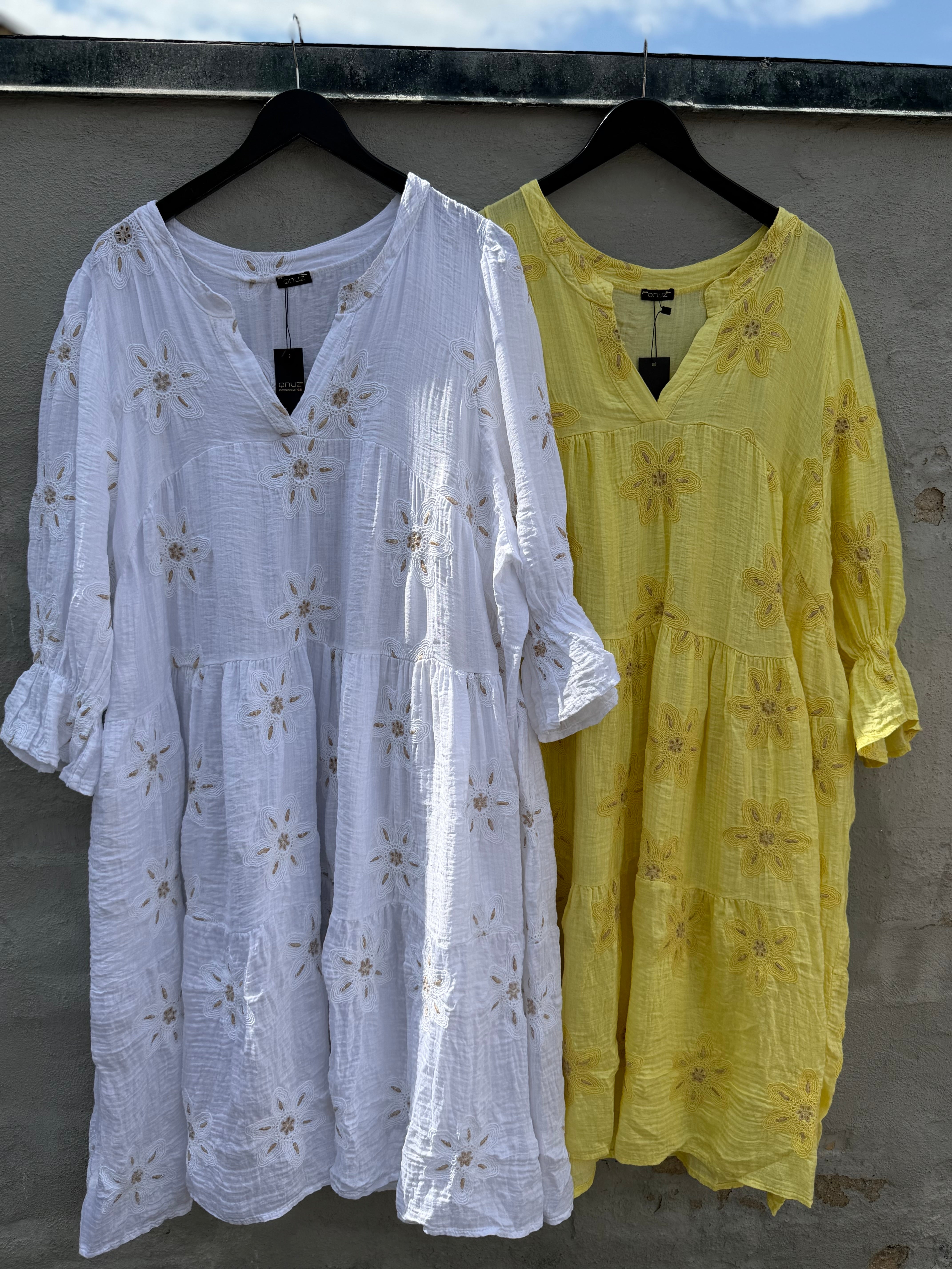 Qnuz 9348 Embrodery dress white