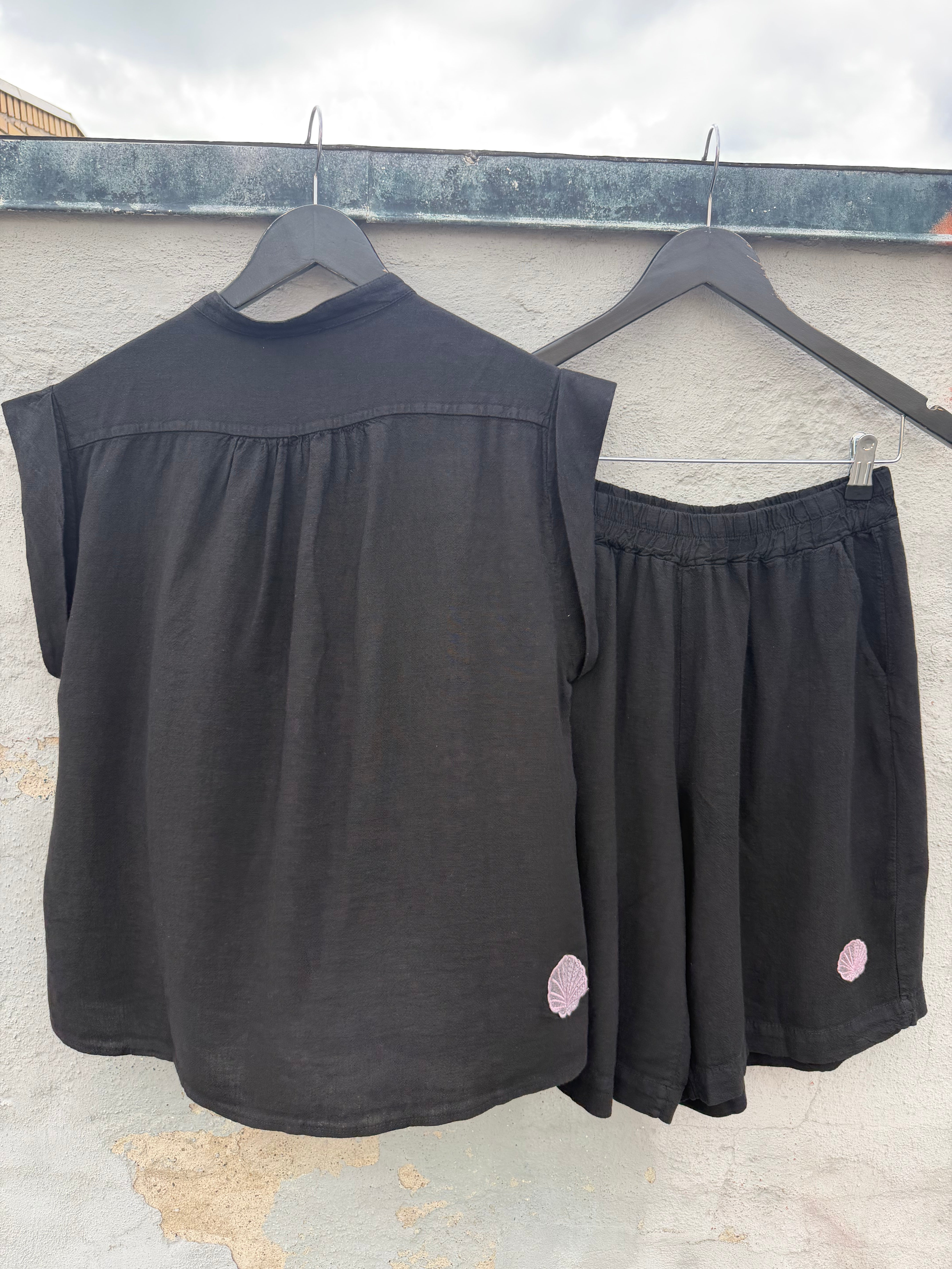 WAUW Seashell 10221 blouse black