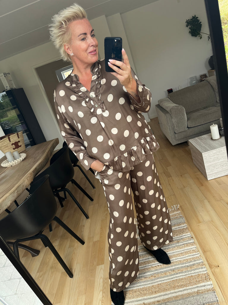 Boho Love B1296 buks dot satin taupe