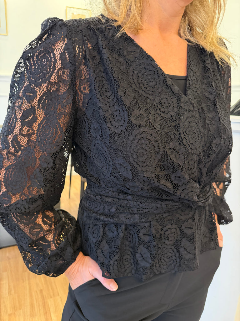 Liberte 22120 Tiki LS twist blouse black lace