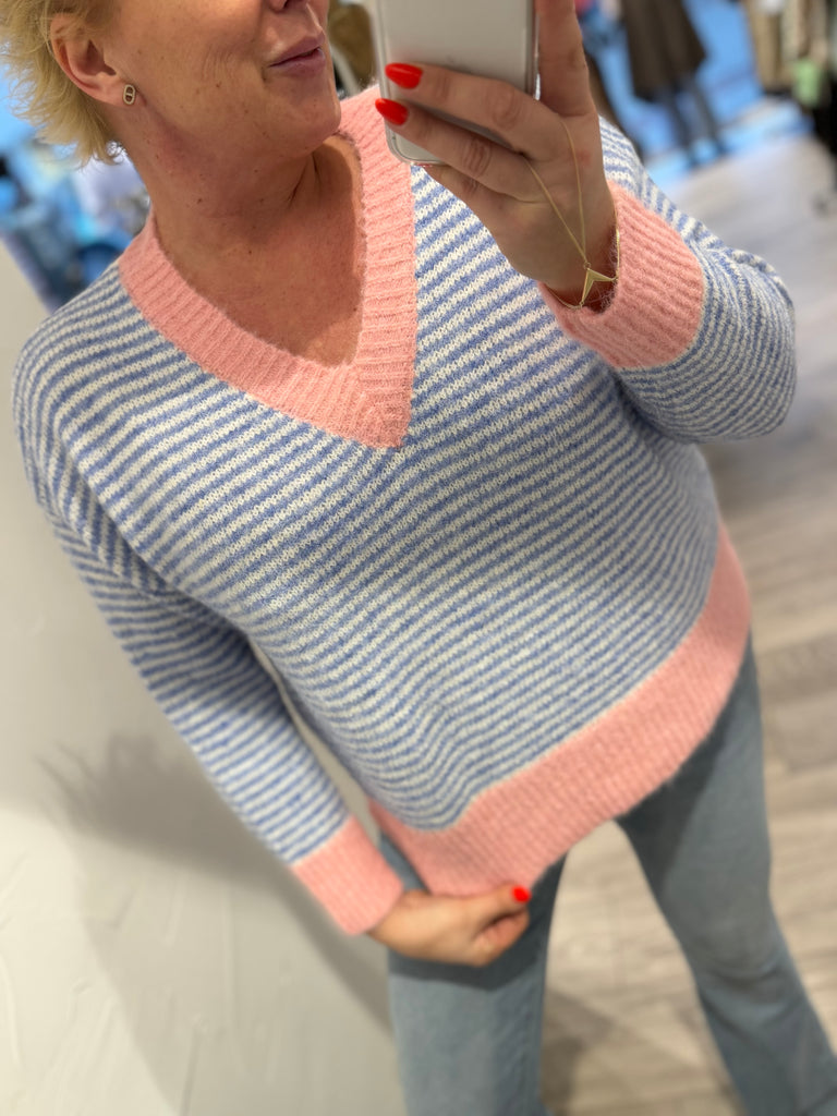 By Engbork Verni strik v- neck stripe