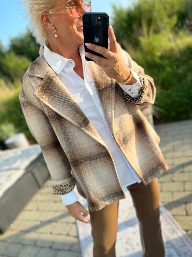 By Engbork Nelly jakke tern