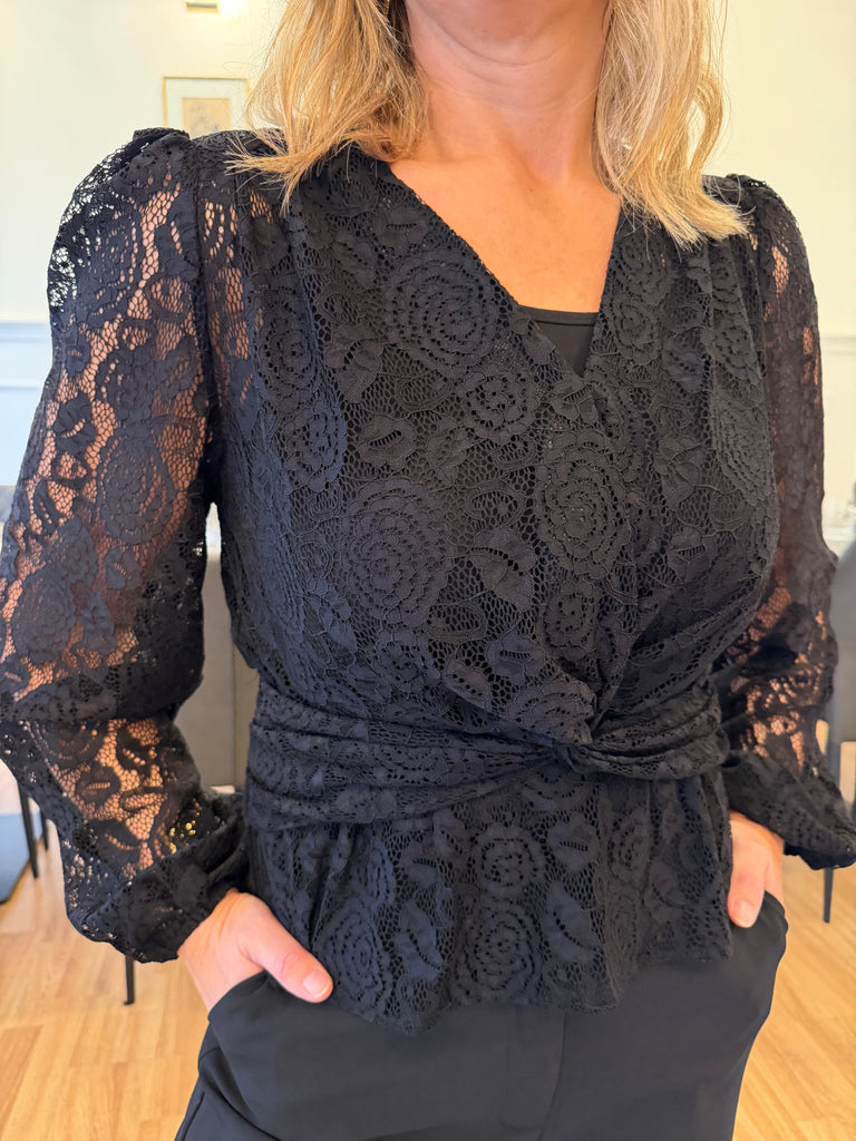 Liberte 22120 Tiki LS twist blouse black lace