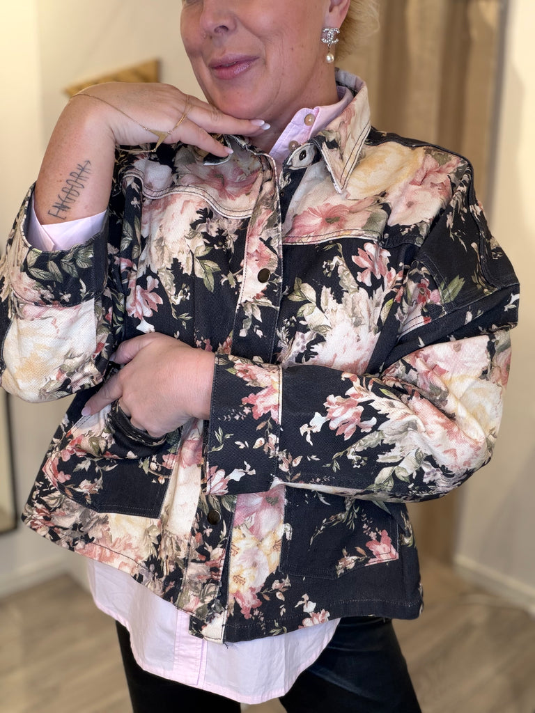 Sofie Schnoor S261125 Amaya boxy jacket flower