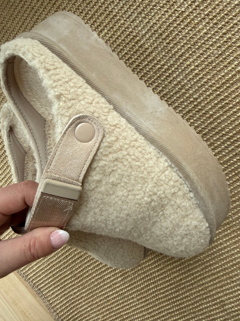 Qnuz 7752 sheep shoe beige
